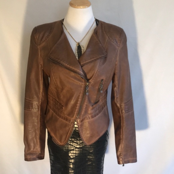 Brown leather jacket with zipper details - Picture 1 of 6